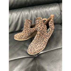 Toms Kallie Doe Leopard Printed  Suede Wedge Bootie Boots Womens SIZE 8.5